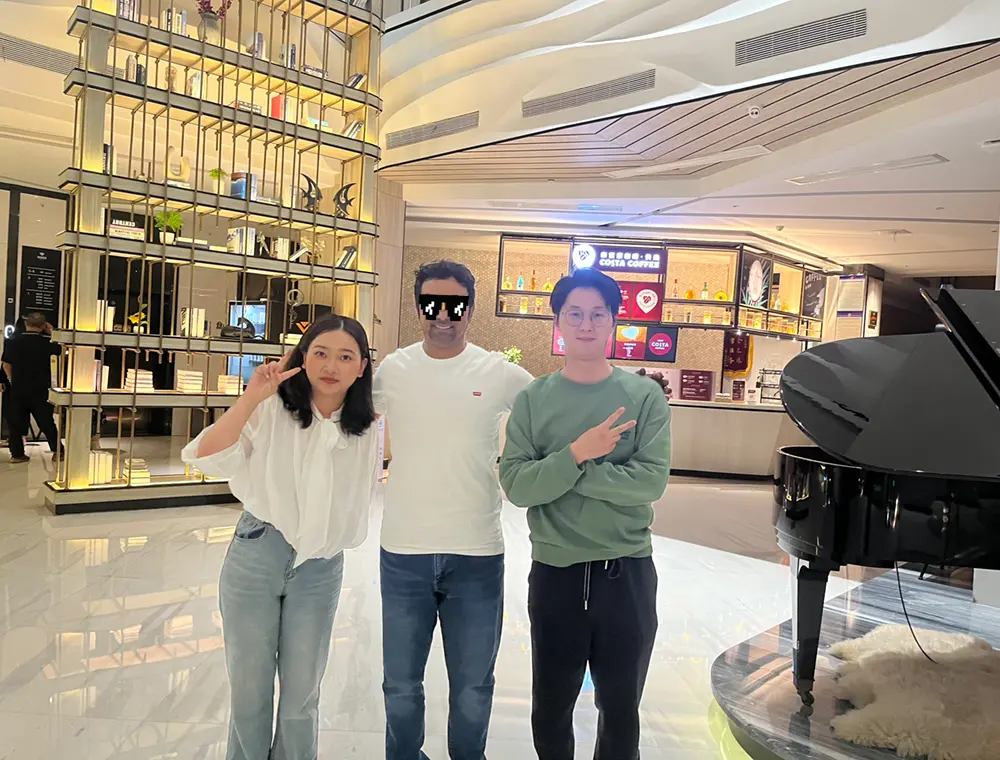 Group photo in China 拷贝.jpg